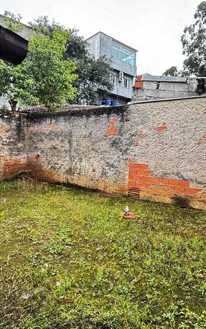 Casa à venda com 300m², 2 quartos e 3 vagas Casa à venda com 300m², 2 quartos e 3 vagasQuintal