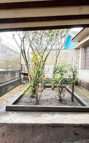 Casa à venda com 300m², 2 quartos e 3 vagas Casa à venda com 300m², 2 quartos e 3 vagasGaragem