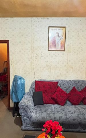 Casa à venda com 300m², 2 quartos e 3 vagas Casa à venda com 300m², 2 quartos e 3 vagasSala