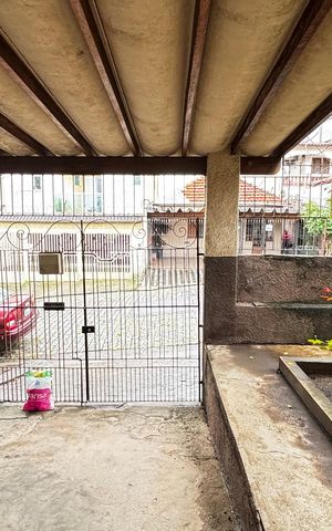 Casa à venda com 300m², 2 quartos e 3 vagas Casa à venda com 300m², 2 quartos e 3 vagasGaragem