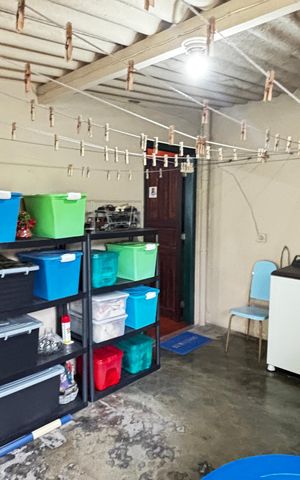 Casa à venda com 300m², 2 quartos e 3 vagas Casa à venda com 300m², 2 quartos e 3 vagasÁrea de Serviço
