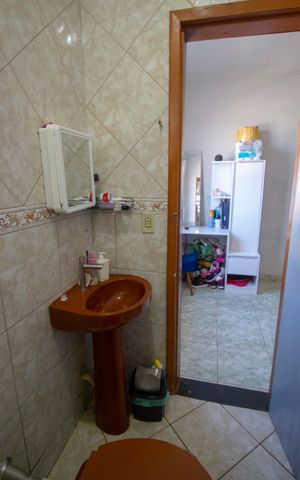 Casa à venda com 150m², 5 quartos e 3 vagasBanheiro