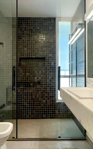 Apartamento à venda com 137m², 3 quartos e 1 vaga Apartamento à venda com 137m², 3 quartos e 1 vagaBanheiro da Suíte
