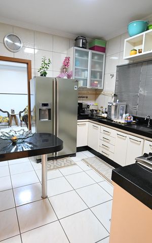 Casa à venda com 187m², 3 quartos e 3 vagas