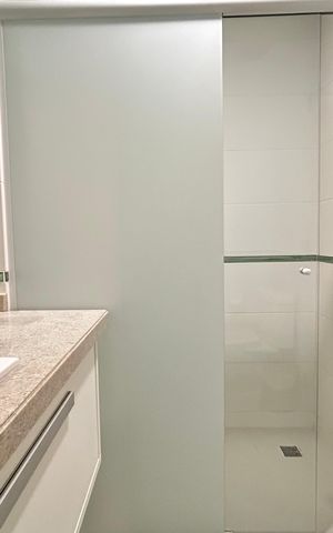 Apartamento para alugar com 196m², 3 quartos e 2 vagas Apartamento para alugar com 196m², 3 quartos e 2 vagasBanheiro Social