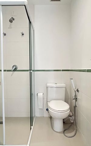 Apartamento para alugar com 196m², 3 quartos e 2 vagas Apartamento para alugar com 196m², 3 quartos e 2 vagasBanheiro suíte 1