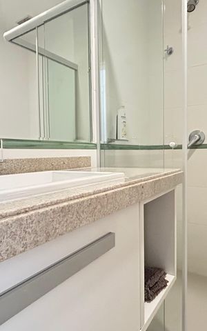 Apartamento para alugar com 196m², 3 quartos e 2 vagas Apartamento para alugar com 196m², 3 quartos e 2 vagasBanheiro suíte 1