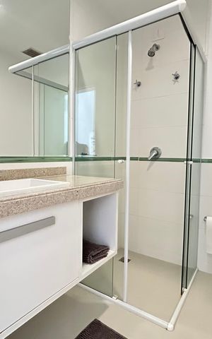 Apartamento para alugar com 196m², 3 quartos e 2 vagas Apartamento para alugar com 196m², 3 quartos e 2 vagasBanheiro suíte 1