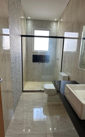 Casa de condomínio para alugar com 262m², 4 quartos e 4 vagas Casa de condomínio para alugar com 262m², 4 quartos e 4 vagasBanheiro Social