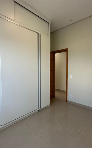 Casa de condomínio para alugar com 262m², 4 quartos e 4 vagas Casa de condomínio para alugar com 262m², 4 quartos e 4 vagasQuarto 2