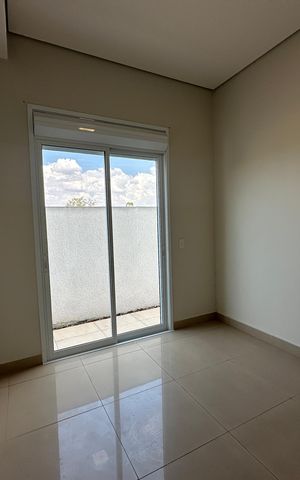 Casa de condomínio para alugar com 262m², 4 quartos e 4 vagas Casa de condomínio para alugar com 262m², 4 quartos e 4 vagasQuarto 1
