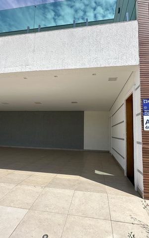 Casa de condomínio para alugar com 262m², 4 quartos e 4 vagas Casa de condomínio para alugar com 262m², 4 quartos e 4 vagasFachada