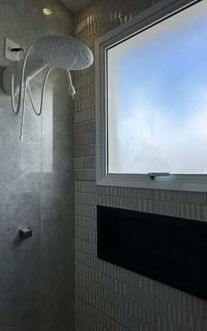 Casa de condomínio para alugar com 262m², 4 quartos e 4 vagas Casa de condomínio para alugar com 262m², 4 quartos e 4 vagasBanheiro da Suíte 1