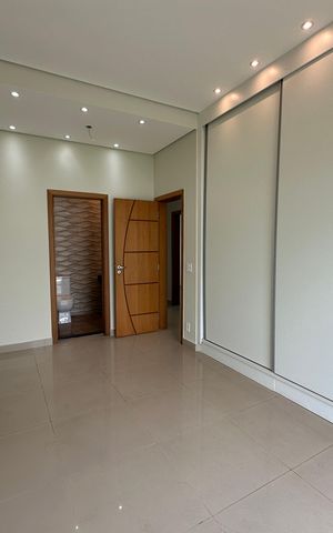 Casa de condomínio para alugar com 262m², 4 quartos e 4 vagas Casa de condomínio para alugar com 262m², 4 quartos e 4 vagasSuíte 2