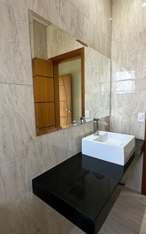 Casa de condomínio para alugar com 262m², 4 quartos e 4 vagas Casa de condomínio para alugar com 262m², 4 quartos e 4 vagasBanheiro Social