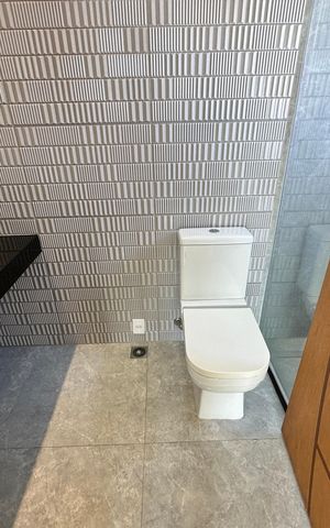 Casa de condomínio para alugar com 262m², 4 quartos e 4 vagas Casa de condomínio para alugar com 262m², 4 quartos e 4 vagasBanheiro da Suíte 1