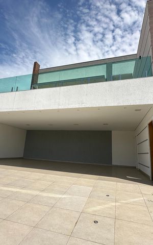 Casa de condomínio para alugar com 262m², 4 quartos e 4 vagas Casa de condomínio para alugar com 262m², 4 quartos e 4 vagasFachada