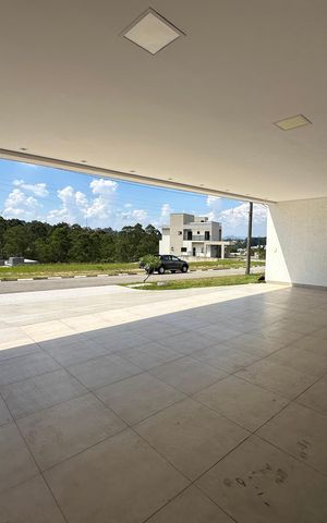 Casa de condomínio para alugar com 262m², 4 quartos e 4 vagas Casa de condomínio para alugar com 262m², 4 quartos e 4 vagasGaragem