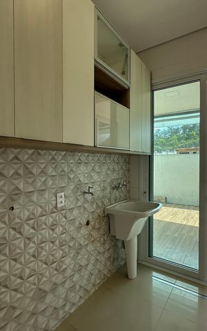 Casa de condomínio para alugar com 262m², 4 quartos e 4 vagas Casa de condomínio para alugar com 262m², 4 quartos e 4 vagasÁrea de Serviço
