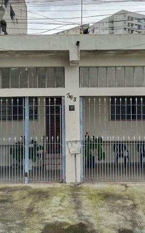 Casa à venda com 150m², 3 quartos e 2 vagas Casa à venda com 150m², 3 quartos e 2 vagasFachada
