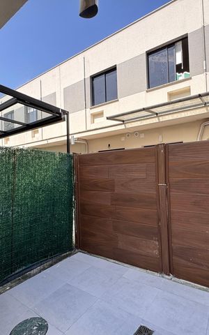 Casa de condomínio à venda com 65m², 2 quartos e 1 vaga Casa de condomínio à venda com 65m², 2 quartos e 1 vagaÁrea de Serviço