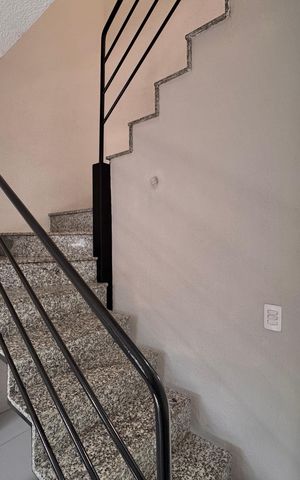 Casa de condomínio à venda com 65m², 2 quartos e 1 vaga Casa de condomínio à venda com 65m², 2 quartos e 1 vagaEscada