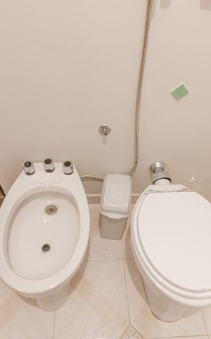 Apartamento para alugar com 90m², 2 quartos e sem vagaBanheiro
