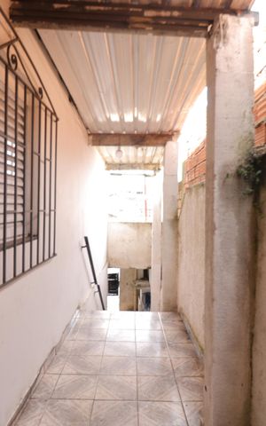 Casa à venda com 125m², 3 quartos e 2 vagasCorredor externo
