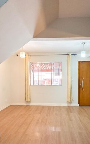 Casa de condomínio para alugar com 112m², 3 quartos e 2 vagas Casa de condomínio para alugar com 112m², 3 quartos e 2 vagasSala