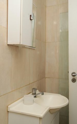 Casa à venda com 63m², 3 quartos e 1 vagaBanheiro 2