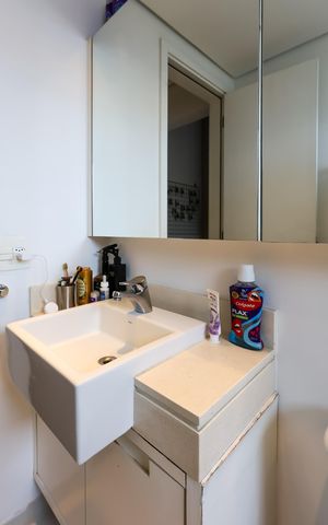 Apartamento à venda com 168m², 3 quartos e 4 vagas Apartamento à venda com 168m², 3 quartos e 4 vagasBanheiro da Suíte 1