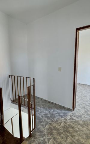 Casa para alugar com 80m², 2 quartos e 2 vagas Casa para alugar com 80m², 2 quartos e 2 vagasHall