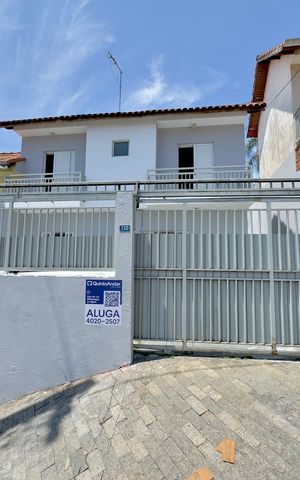Casa para alugar com 80m², 2 quartos e 2 vagas Casa para alugar com 80m², 2 quartos e 2 vagasPlaca instalada na fachada do imóvel