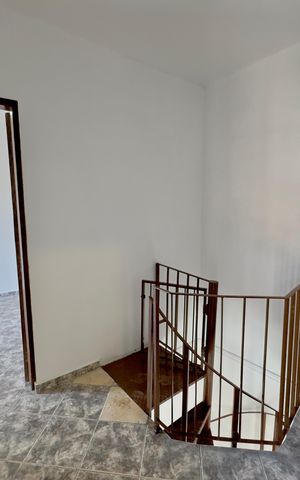 Casa para alugar com 80m², 2 quartos e 2 vagas Casa para alugar com 80m², 2 quartos e 2 vagasHall