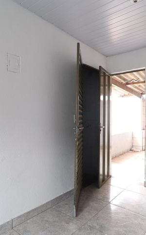 Casa para alugar com 90m², 2 quartos e 2 vagasSala