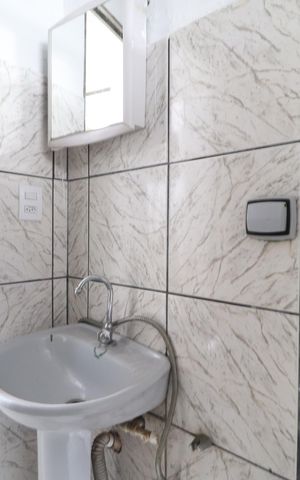 Casa para alugar com 90m², 2 quartos e 2 vagasBanheiro Social