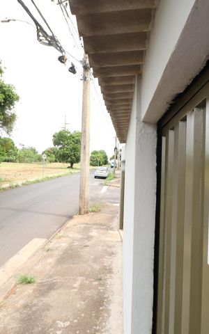 Casa para alugar com 90m², 2 quartos e 2 vagasPlaquinha