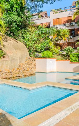 Apartamento à venda com 142m², 3 quartos e 2 vagas Apartamento à venda com 142m², 3 quartos e 2 vagasÁrea comum - Piscina