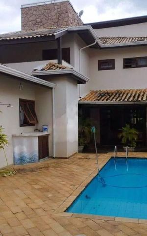Casa à venda com 300m², 3 quartos e 6 vagas