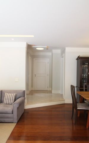 Casa à venda com 394m², 4 quartos e 4 vagasSalas