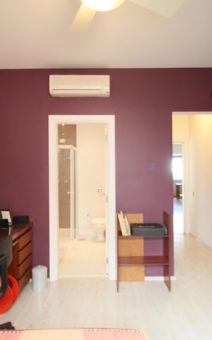 Casa à venda com 394m², 4 quartos e 4 vagasSuíte 2