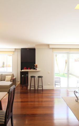 Casa à venda com 394m², 4 quartos e 4 vagasSalas