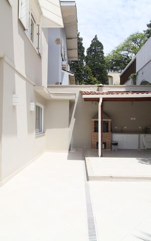 Casa à venda com 394m², 4 quartos e 4 vagasQuintal
