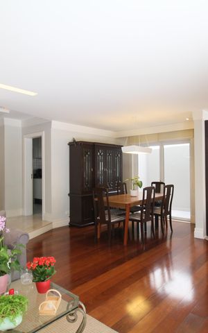 Casa à venda com 394m², 4 quartos e 4 vagasSalas