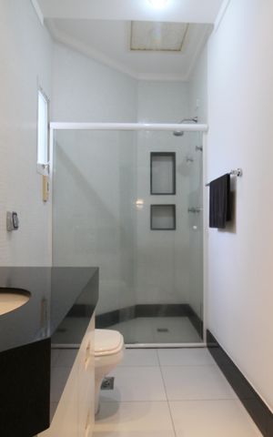 Casa à venda com 394m², 4 quartos e 4 vagasBanheiro