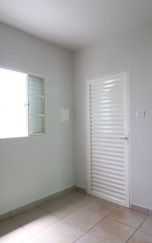 Casa para alugar com 130m², 2 quartos e 2 vagasSala