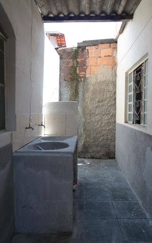 Casa para alugar com 30m², 2 quartos e sem vagaÁrea de Serviço