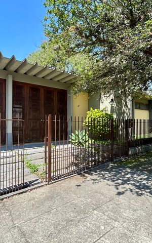 Casa para alugar com 300m², 4 quartos e 2 vagas Casa para alugar com 300m², 4 quartos e 2 vagasFachada