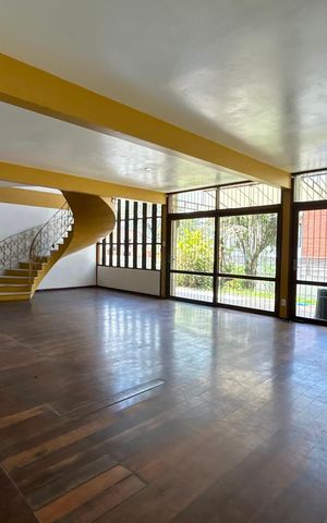 Casa para alugar com 300m², 4 quartos e 2 vagas Casa para alugar com 300m², 4 quartos e 2 vagasSala
