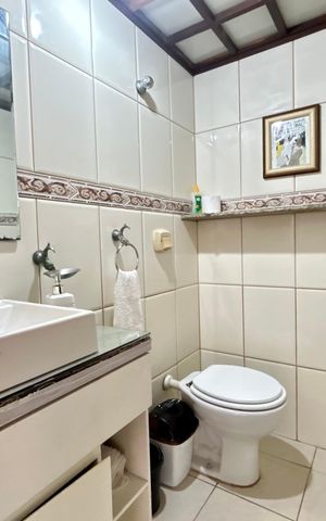 Casa para alugar com 300m², 4 quartos e 2 vagas Casa para alugar com 300m², 4 quartos e 2 vagasBanheiro